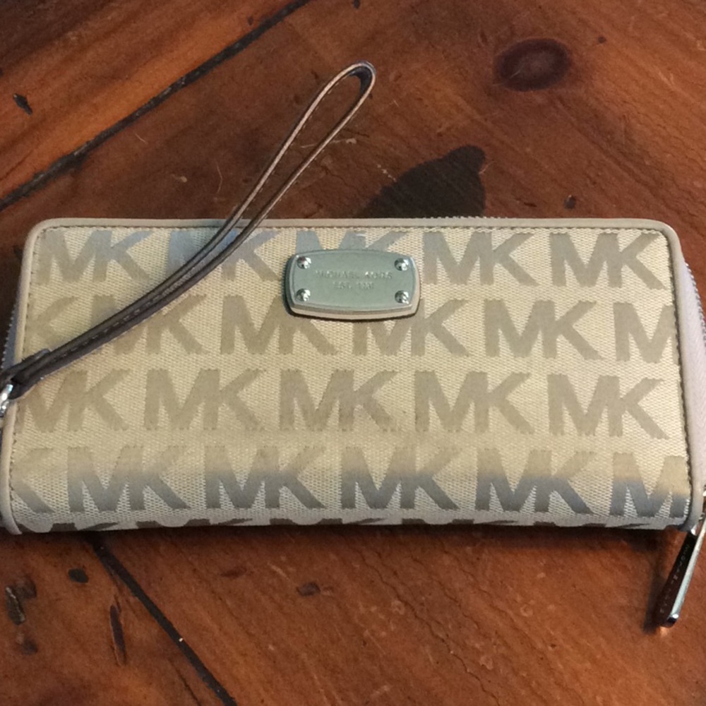 Michael Kors Wristlet